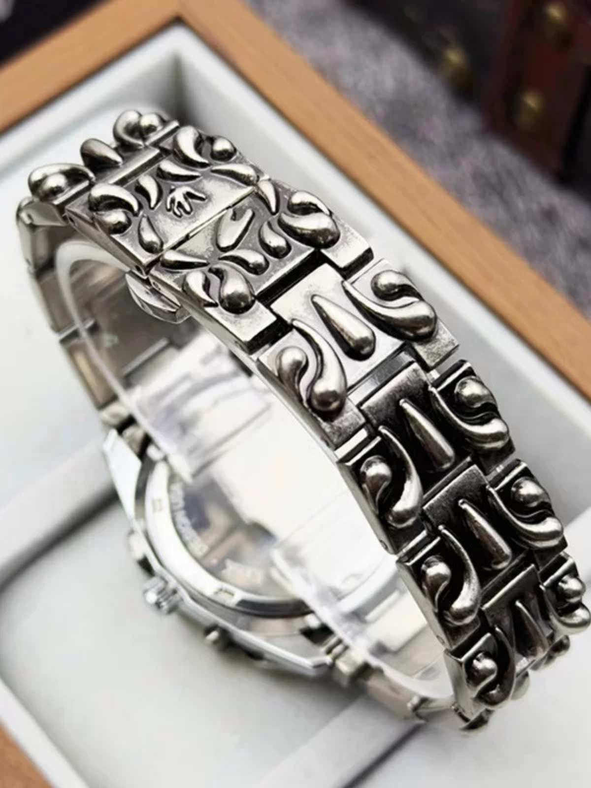 Claw Link Quartz Watch